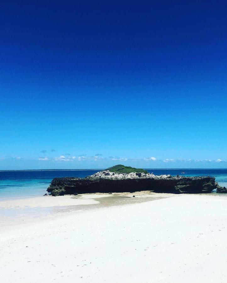 Dolphin Dhow Beach Safaris วิลันคูลอส ภายนอก รูปภาพ
