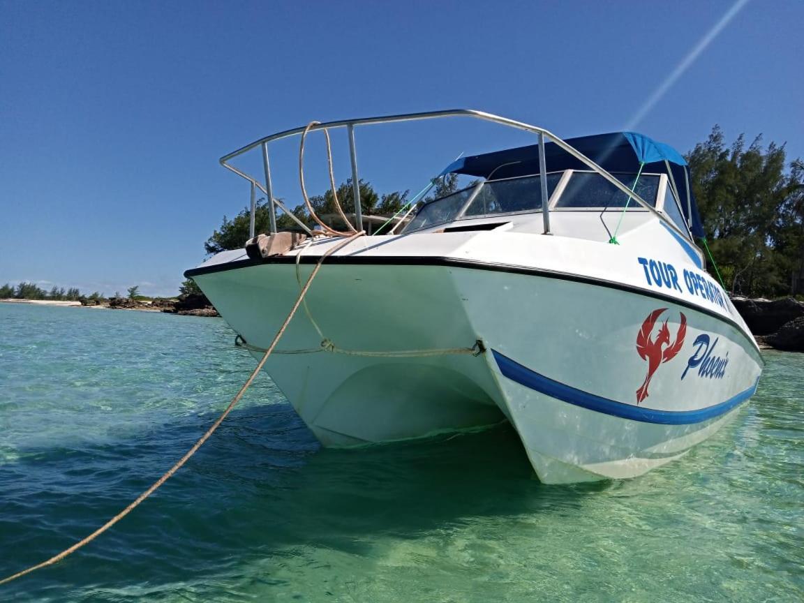 Dolphin Dhow Beach Safaris วิลันคูลอส ภายนอก รูปภาพ