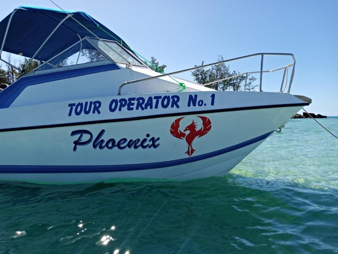 Dolphin Dhow Beach Safaris วิลันคูลอส ภายนอก รูปภาพ