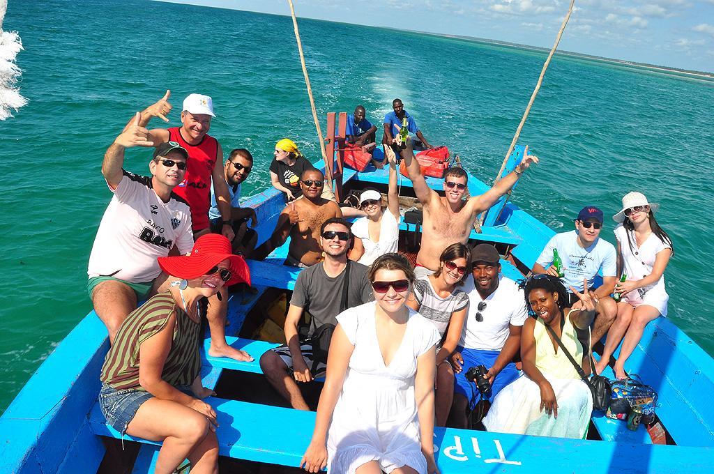 Dolphin Dhow Beach Safaris วิลันคูลอส ภายนอก รูปภาพ